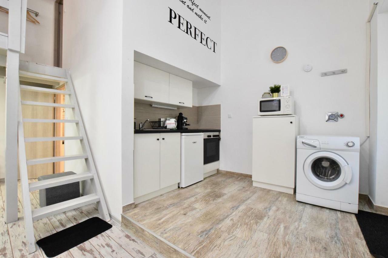 Standard Apartment By Hi5 - Akacfa 59 Boedapest Buitenkant foto