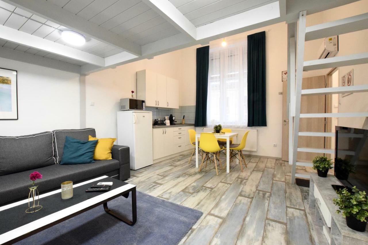 Standard Apartment By Hi5 - Akacfa 59 Boedapest Buitenkant foto