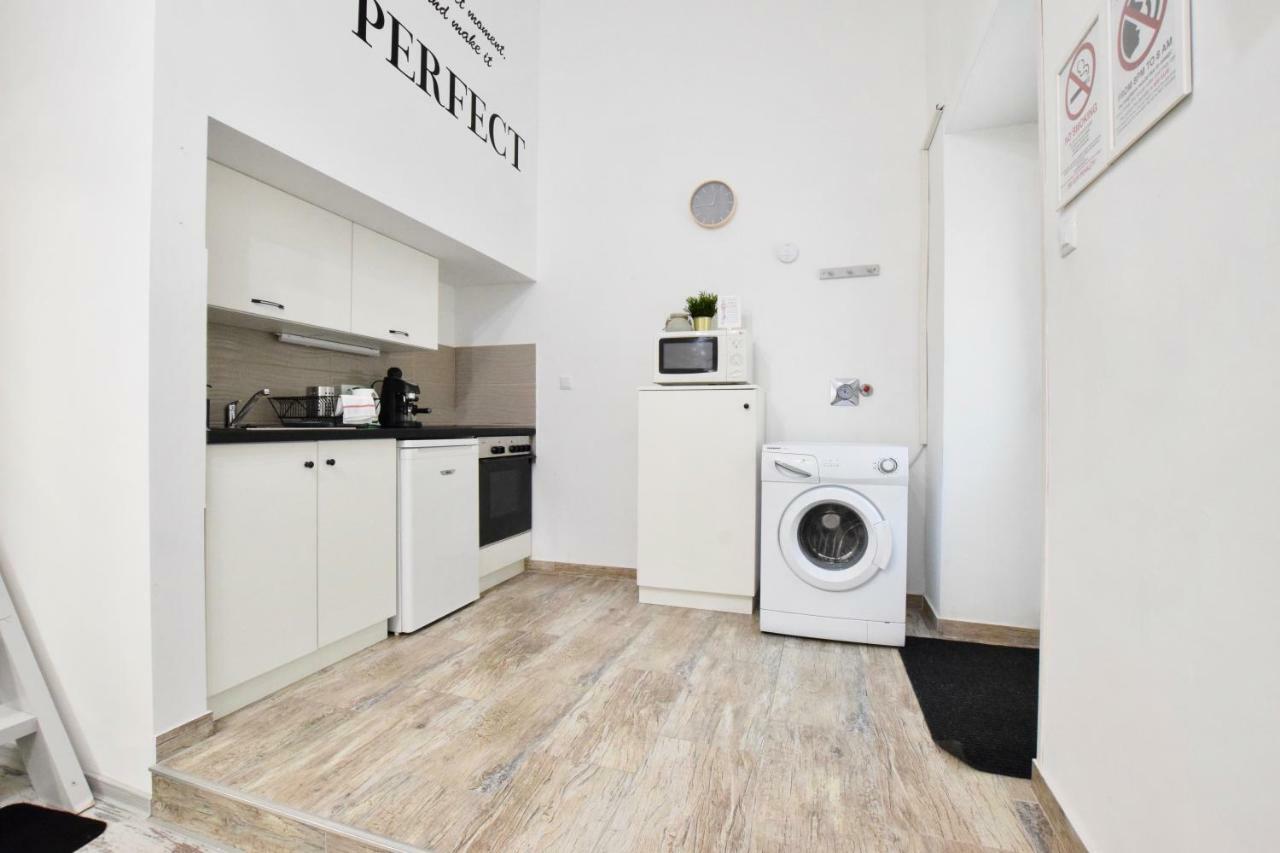 Standard Apartment By Hi5 - Akacfa 59 Boedapest Buitenkant foto