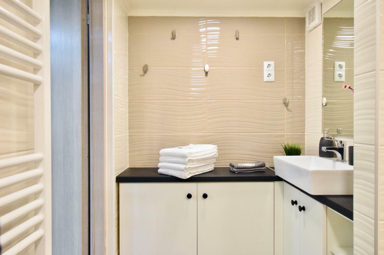 Standard Apartment By Hi5 - Akacfa 59 Boedapest Buitenkant foto