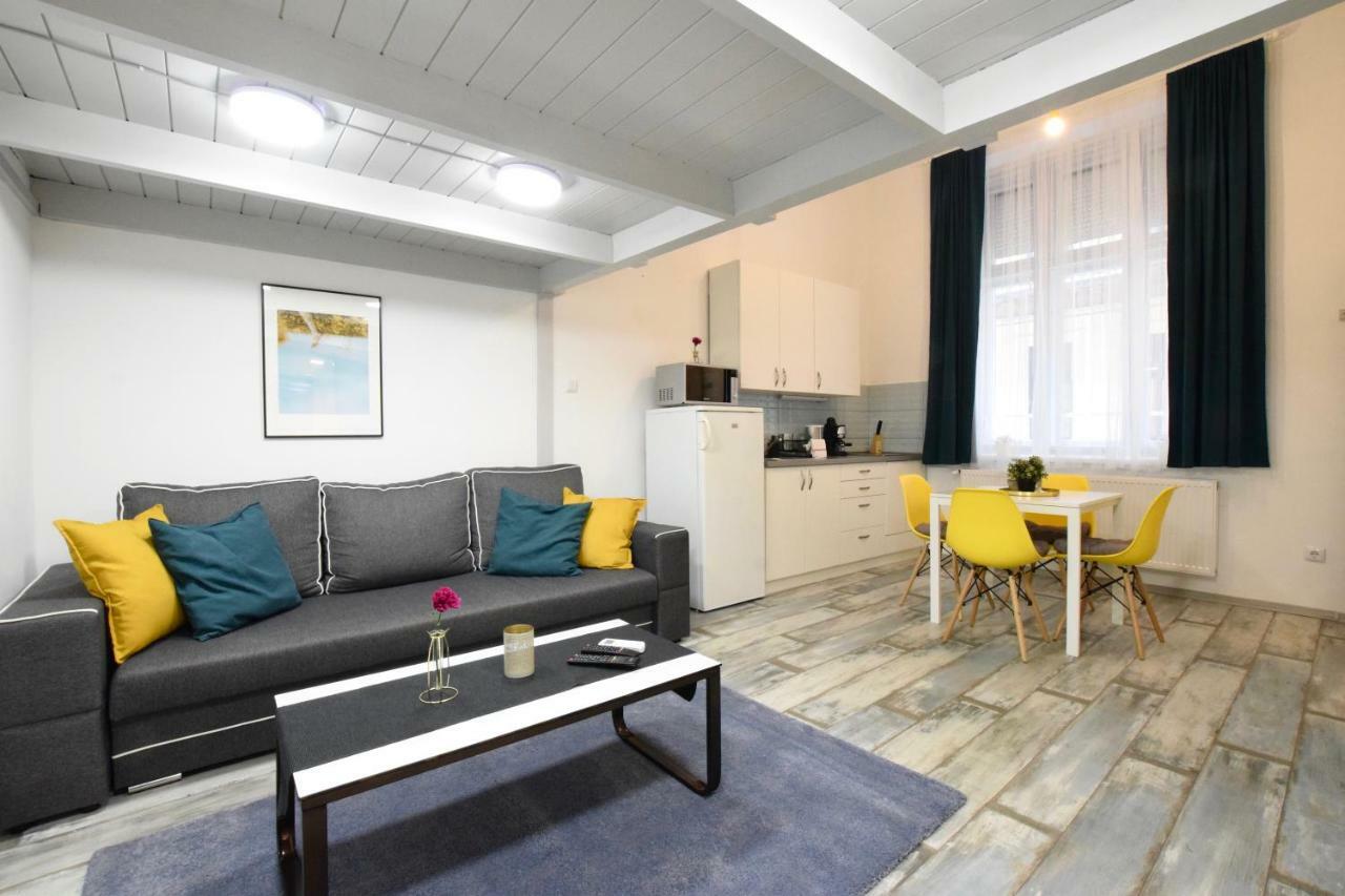 Standard Apartment By Hi5 - Akacfa 59 Boedapest Buitenkant foto