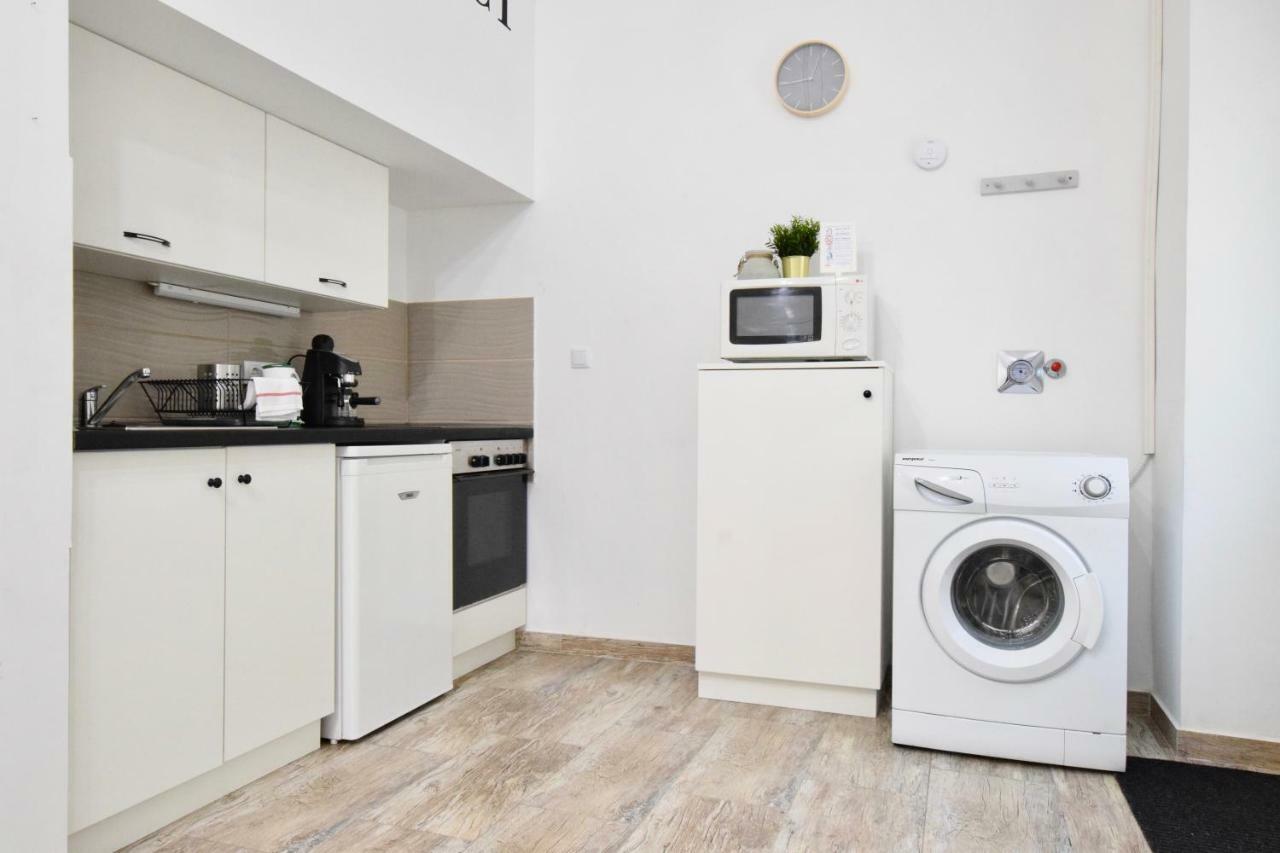 Standard Apartment By Hi5 - Akacfa 59 Boedapest Buitenkant foto